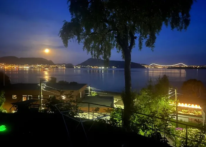 Villa Med Panoramautsikt, Stor Uteplass Og 100 M Fra Badestrand