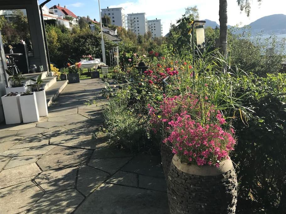 Med Panoramautsikt, Stor Uteplass Og 100 M Fra Badestrand Villa